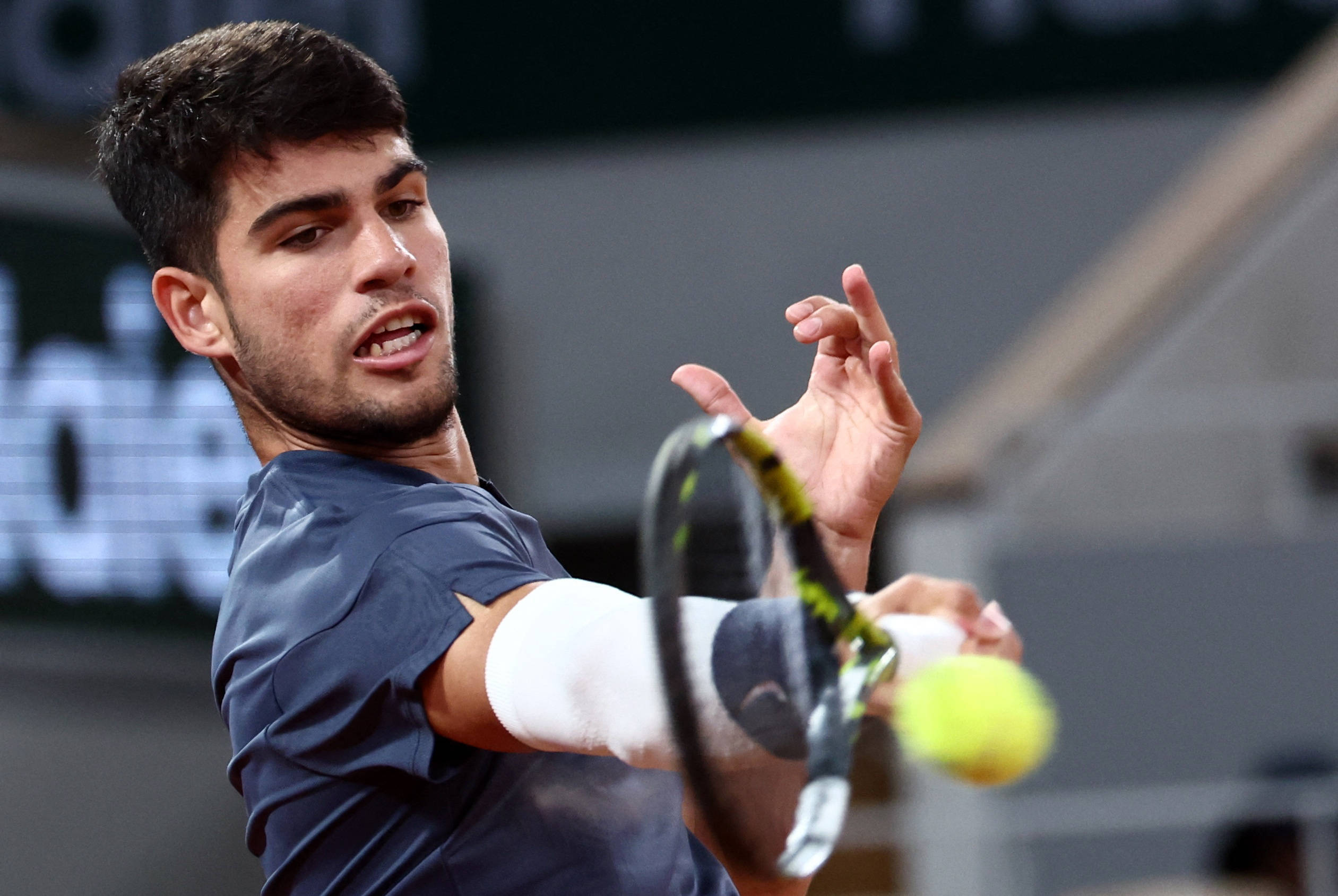 出卓越贡献 出卓越贡献