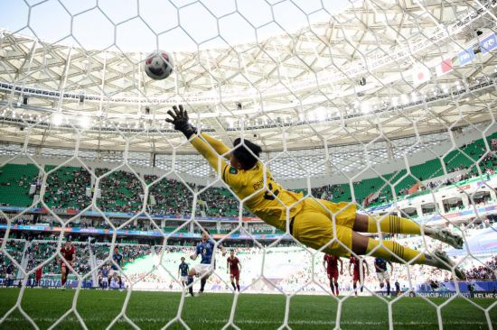 把球交给詹 把球交给詹